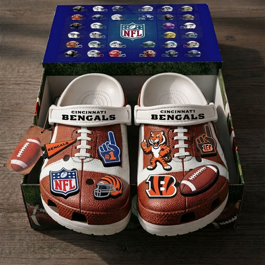 PREMIUM NFL x CIN CLOGS WITH CHARMS DATND TANTD 040426