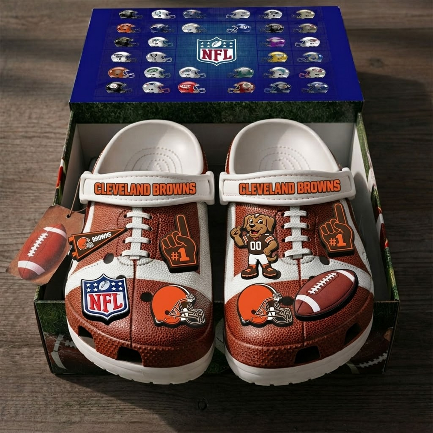 PREMIUM NFL x CLE CLOGS WITH CHARMS DATND TANTD 040426