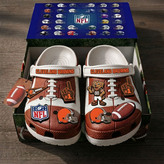 PREMIUM NFL x CLE CLOGS WITH CHARMS DATND TANTD 040426